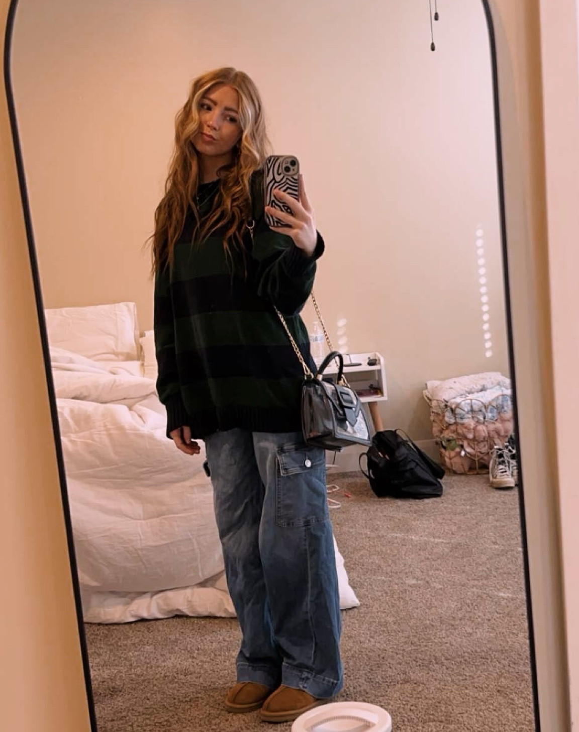 & the mirror is from tik tok shop !
https://www.tiktok.com/t/ZT8wxpEap/