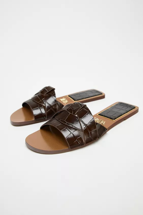 Flat embossed leather sandals. Criss-cross straps on the front.Sole height: 1 cm. / 0.3″ | Zara US