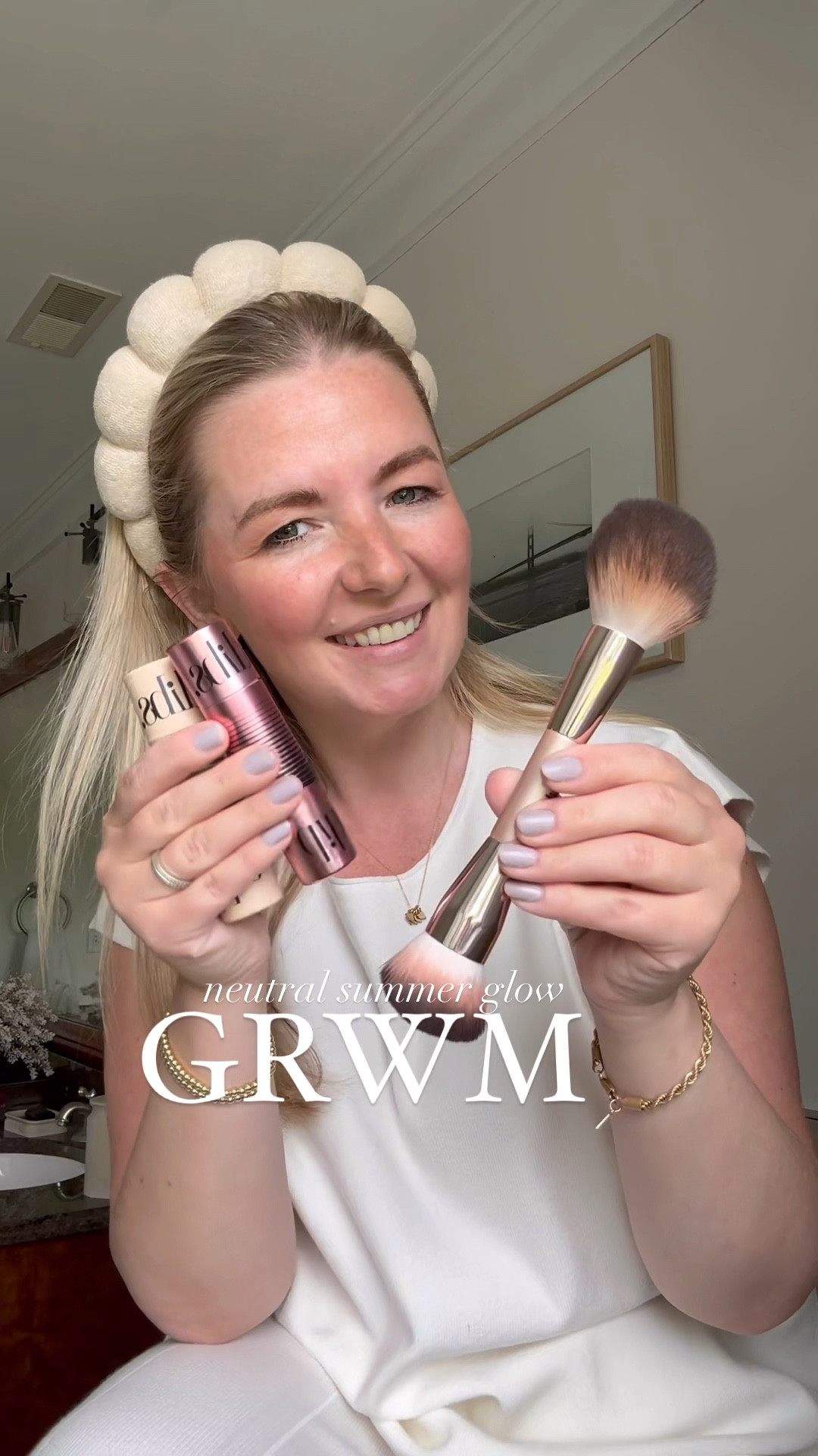 GRWM today using Dibs beauty duo sticks! Just recently tried them and I am hooked! It gives that beautiful summer glow to my face! 

Dibs brush
Dibs shade 1.5
Dibs Starlit shade 
Beauty sale alert 

#LTKBeauty #LTKSaleAlert #LTKVideo