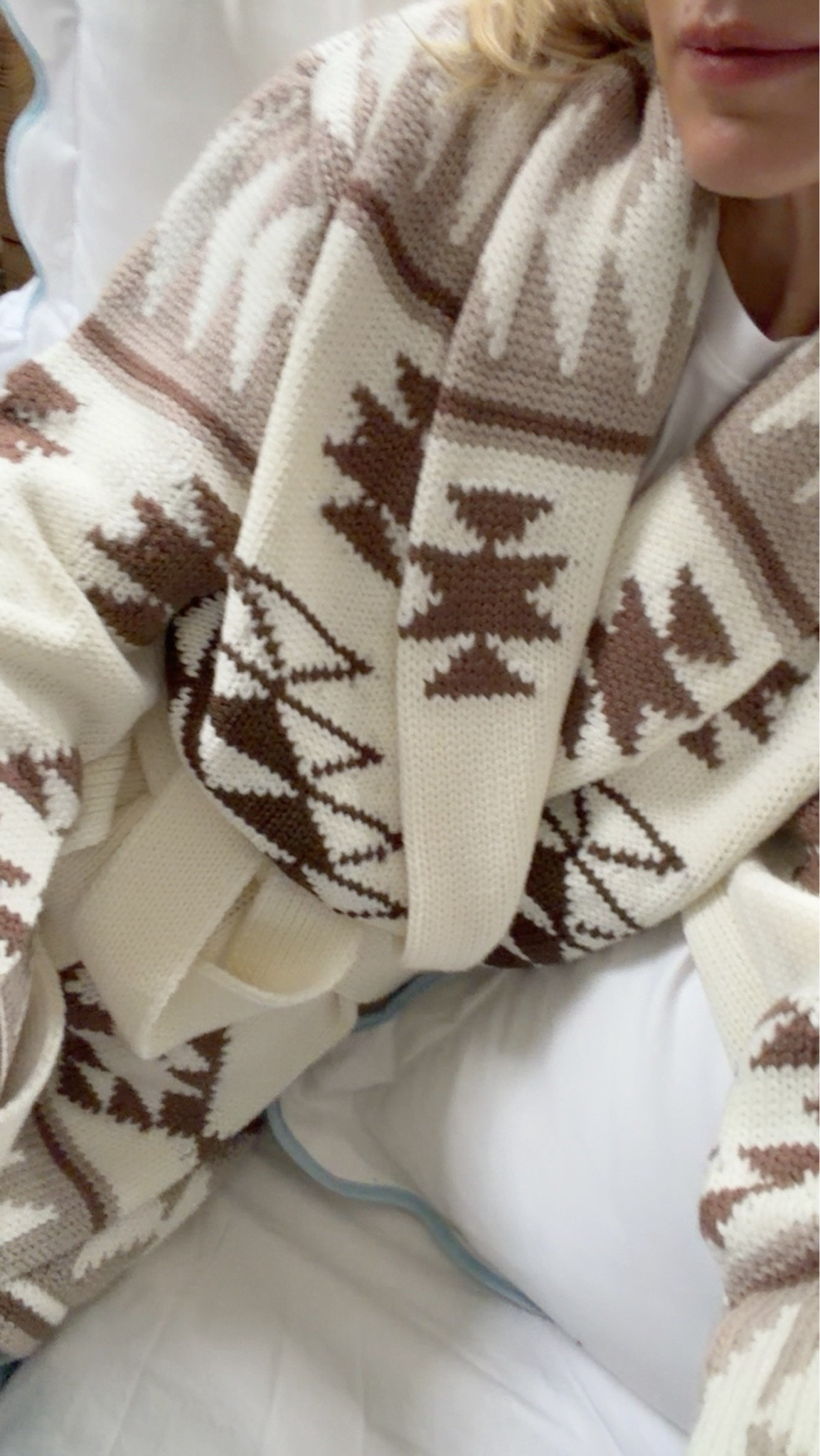 Coziest sweater jacket

#LTKootd