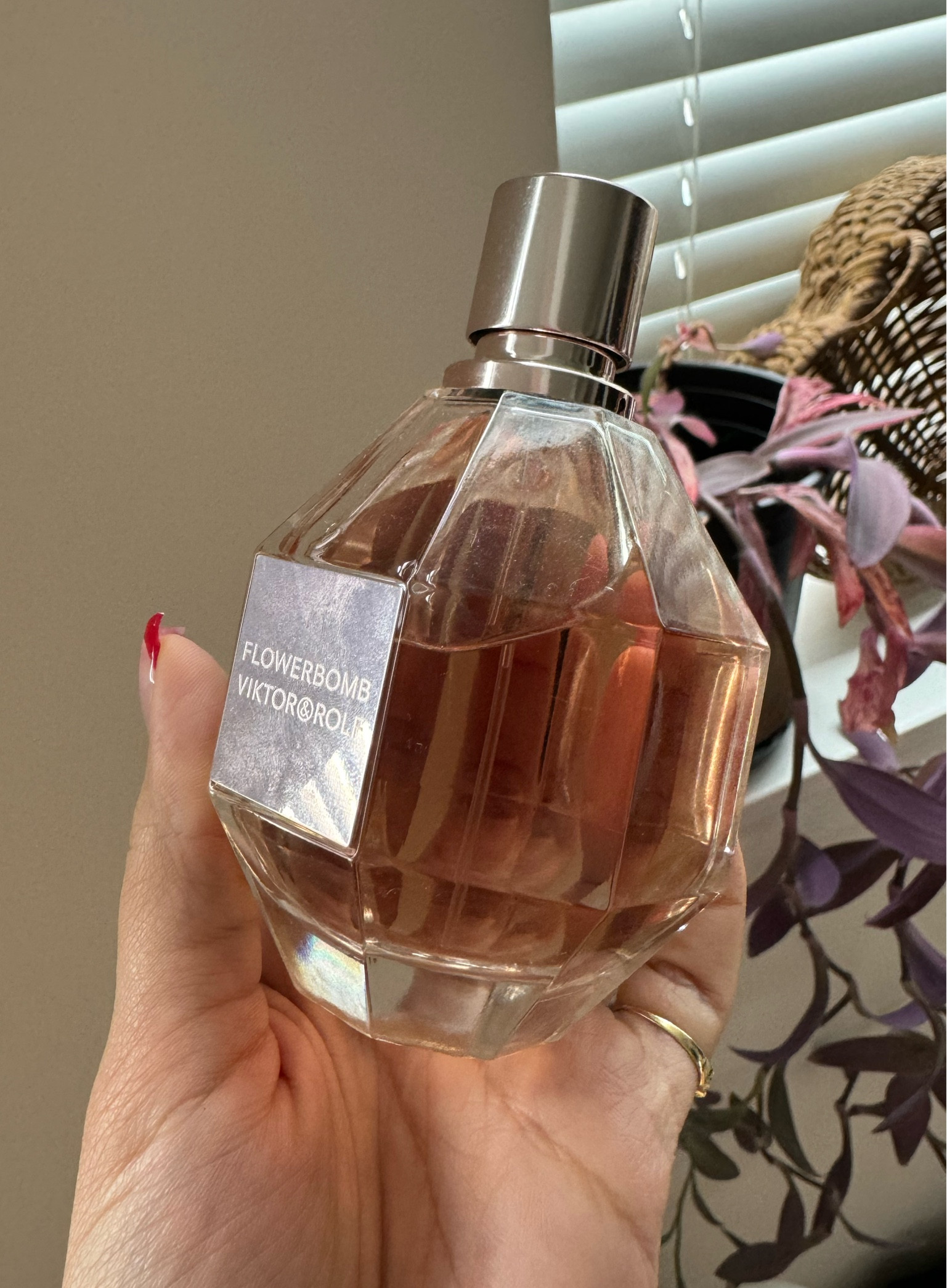 perfume 

#LTKbeauty #LTKGiftGuide #LTKfindsunder100