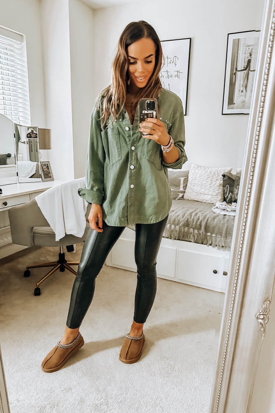 You know it’s cosy season when the leather pants and Uggs come out 🍂🍁

#LTKfindsunder50 #LTKSeasonal #LTKstyletip