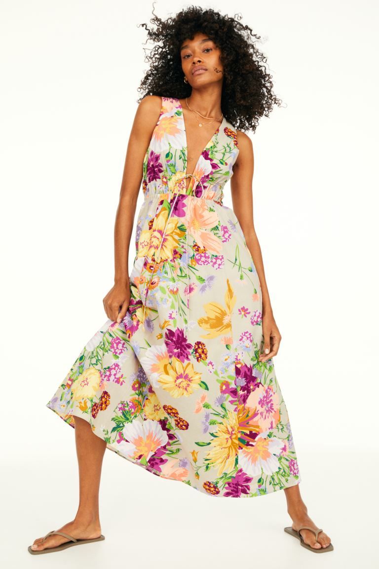 Long dress in a patterned cotton and linen weave. Wide shoulder straps, deep V-neck with narrow t... | H&M (US + CA)