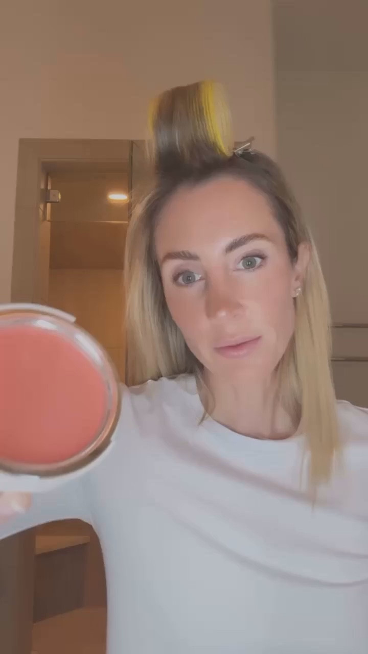 The best of the best blush! I use this color year round. Shade just peachy!

makeup by mario, sephora sale, blush, cream blush, makeup routine, makeup must haves