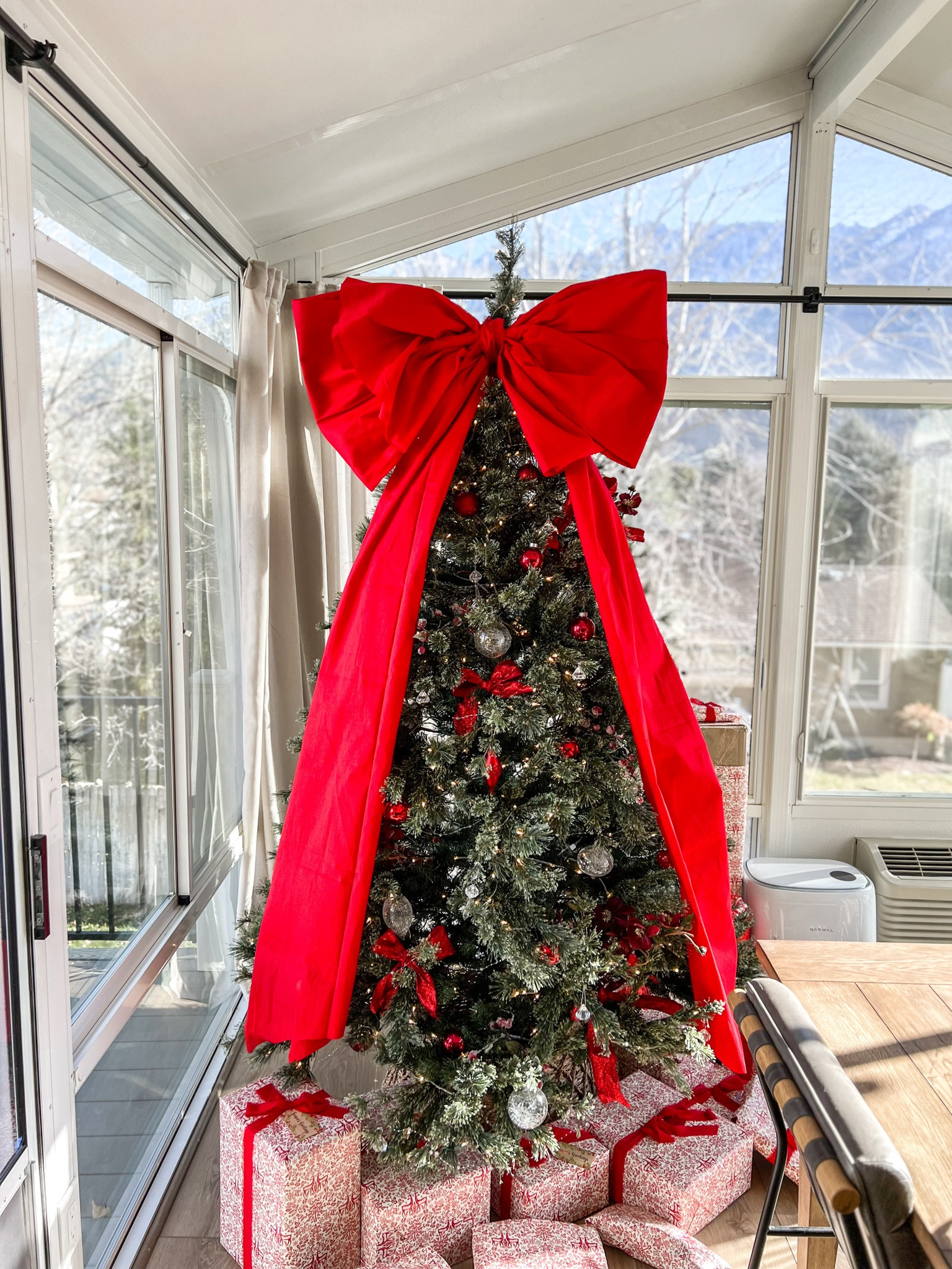 DIY oversized bow Christmas tree topper 

#LTKHome #LTKHoliday
