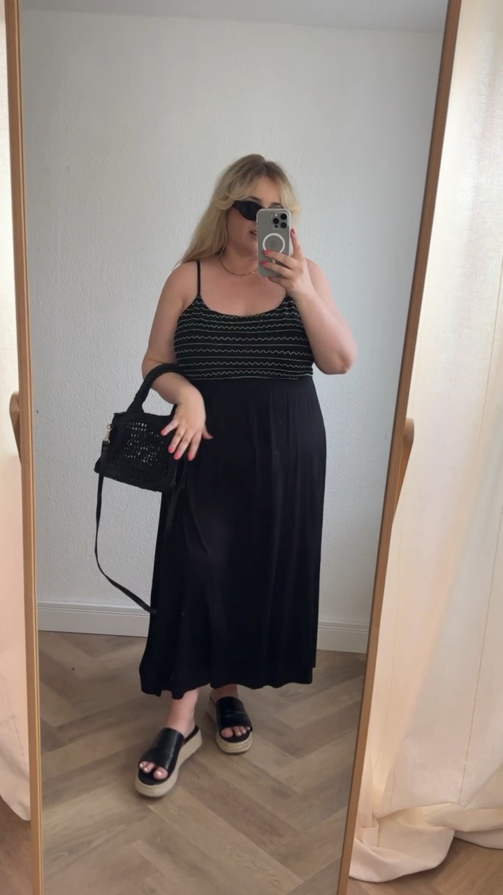 Sommerkleid 🖤

15 % sparen bei Bon Prix mit dem Code:
bp15san
(Gültigkeit: 10.08. -einschl. 12.08.2026; 15% auf Alles; einmalig einlösbar pro Kundin; gilt in DE App & Webshop)

#plussizefashion #muster #kleid #curvy #summerdress

#LTKdeutschland #LTKplussize #LTKkleider