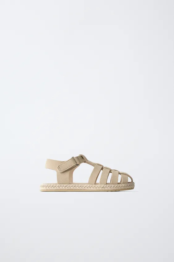 100% cowhide leather cage sandals. Features a hook-and-loop strap fastening on the side. Rubber s... | Zara UK