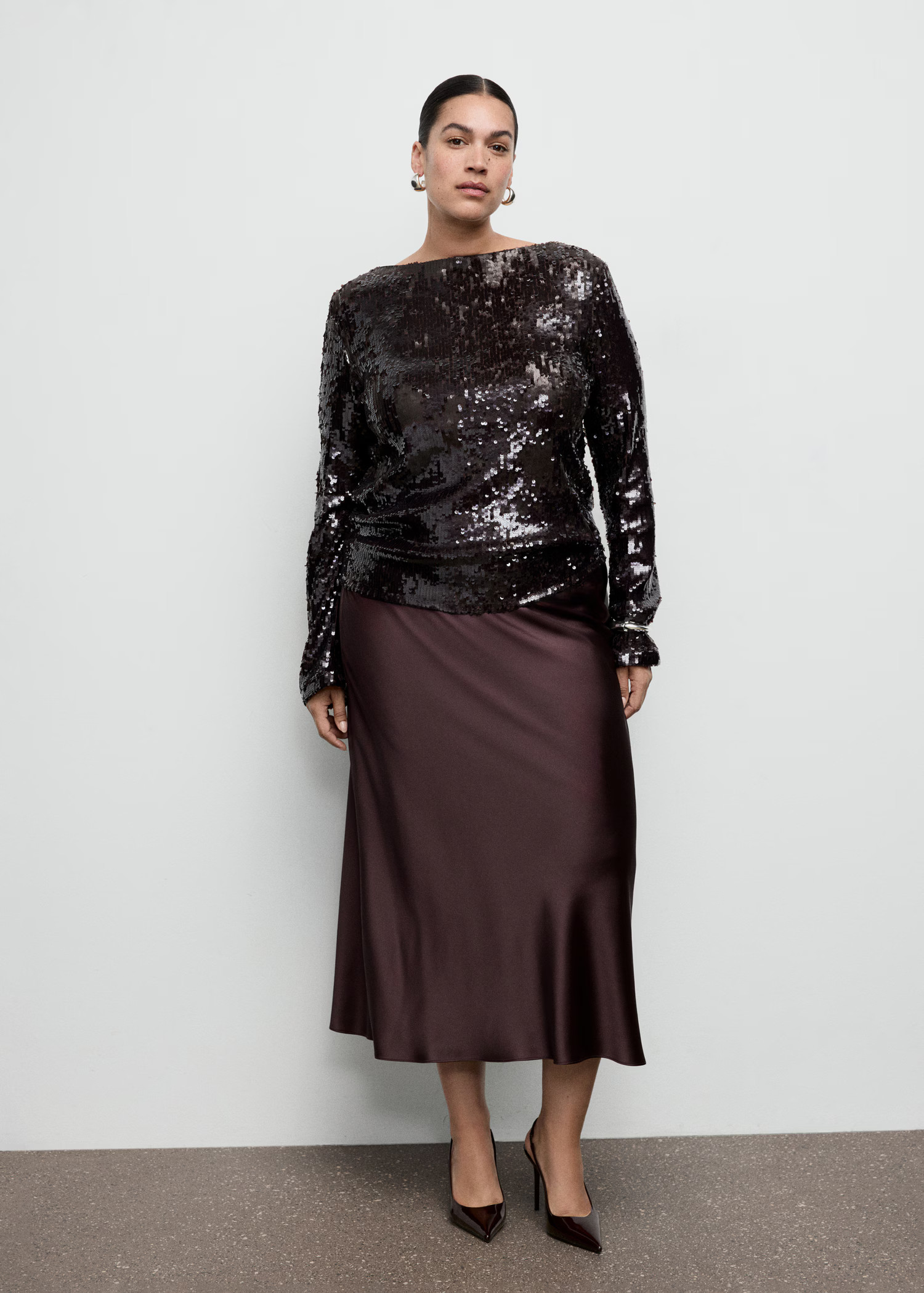 Bell-sleeved top with sequins | MANGO (UK)