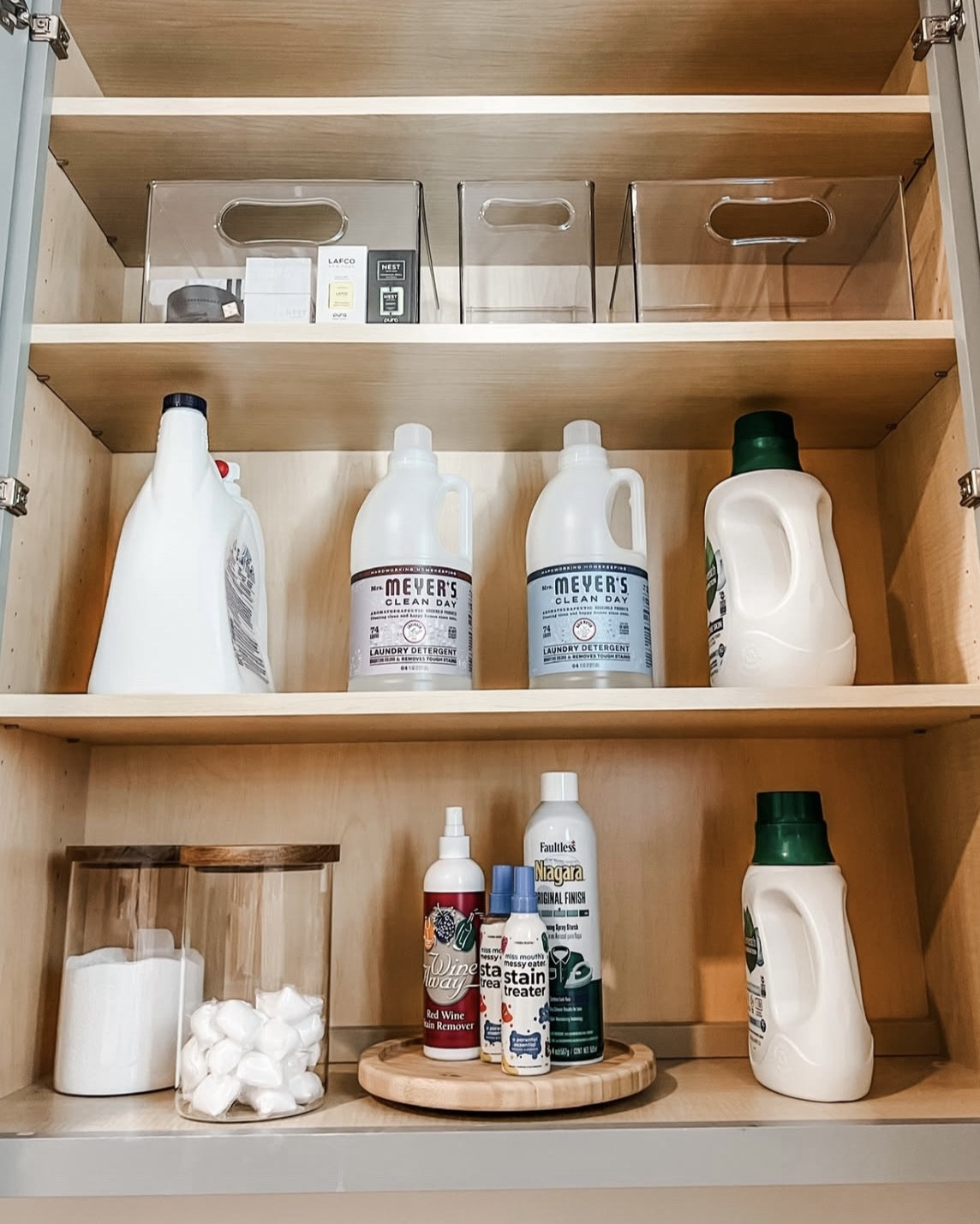 Fresh shelves, labeled bins, zero chaos! 🙌