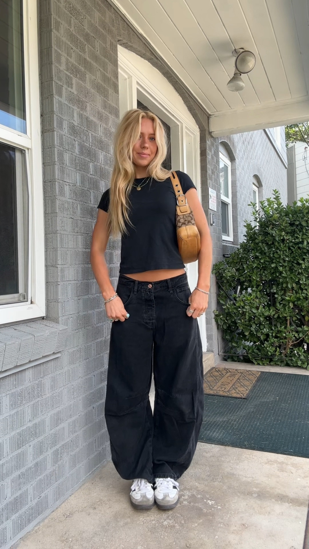 Love this outfit! Unfortunately can’t link the purse but it is Coach 9363 style💋

#LTKStyleTip