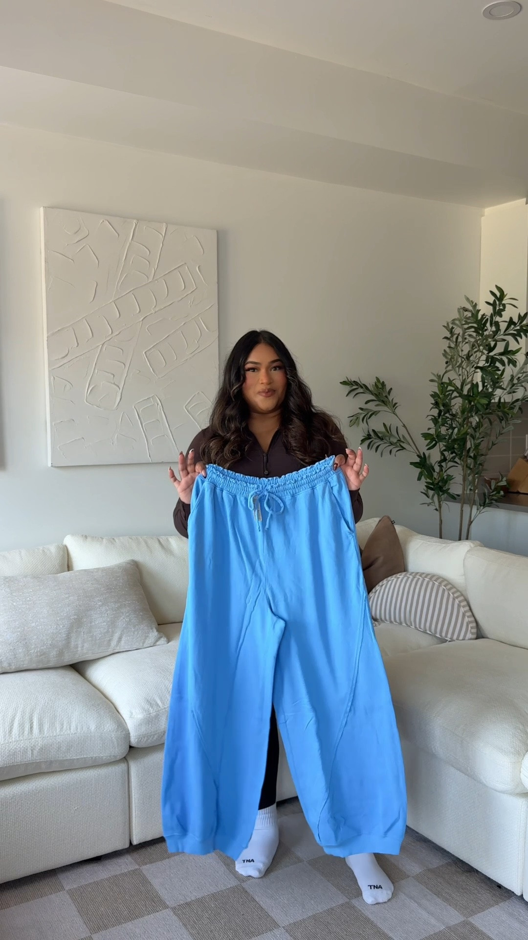 POV: your Aerie cart somehow made it to your front door 🤭💙

I think this might be one of my favourite Aerie hauls yet! I’m fully in my comfy era and these matching sets are EVERYTHING.

✨ My favourites:
🤎 The buttery-soft matching lounge sets
🖤 The relaxed barrel-leg sweatpants (obsessed!)
🎀 The cutest polka dot prints
💛💙 All the fun pops of yellow, blue, pink, brown, and classic black
🏃‍♀️ Activewear tops with built-in bras that are actually supportive and comfortable

Whether you’re looking for cute airport outfits, everyday errands, cozy loungewear, or activewear you’ll actually want to wear, this haul is SO good. Which set are you stealing first? 👀

#aerie #aeriehaul #aeriestyle #aerielounge #aerieactive #loungewear #matchingsets #comfyoutfits #cozystyle #activewear #athleisure #barrelpants #sweatset #fallfashion #everydaystyle #midsizefashion #curvyfashion #styleinspo #ootd #haul

#LTKmidsize #LTKstyletip #LTKplussize