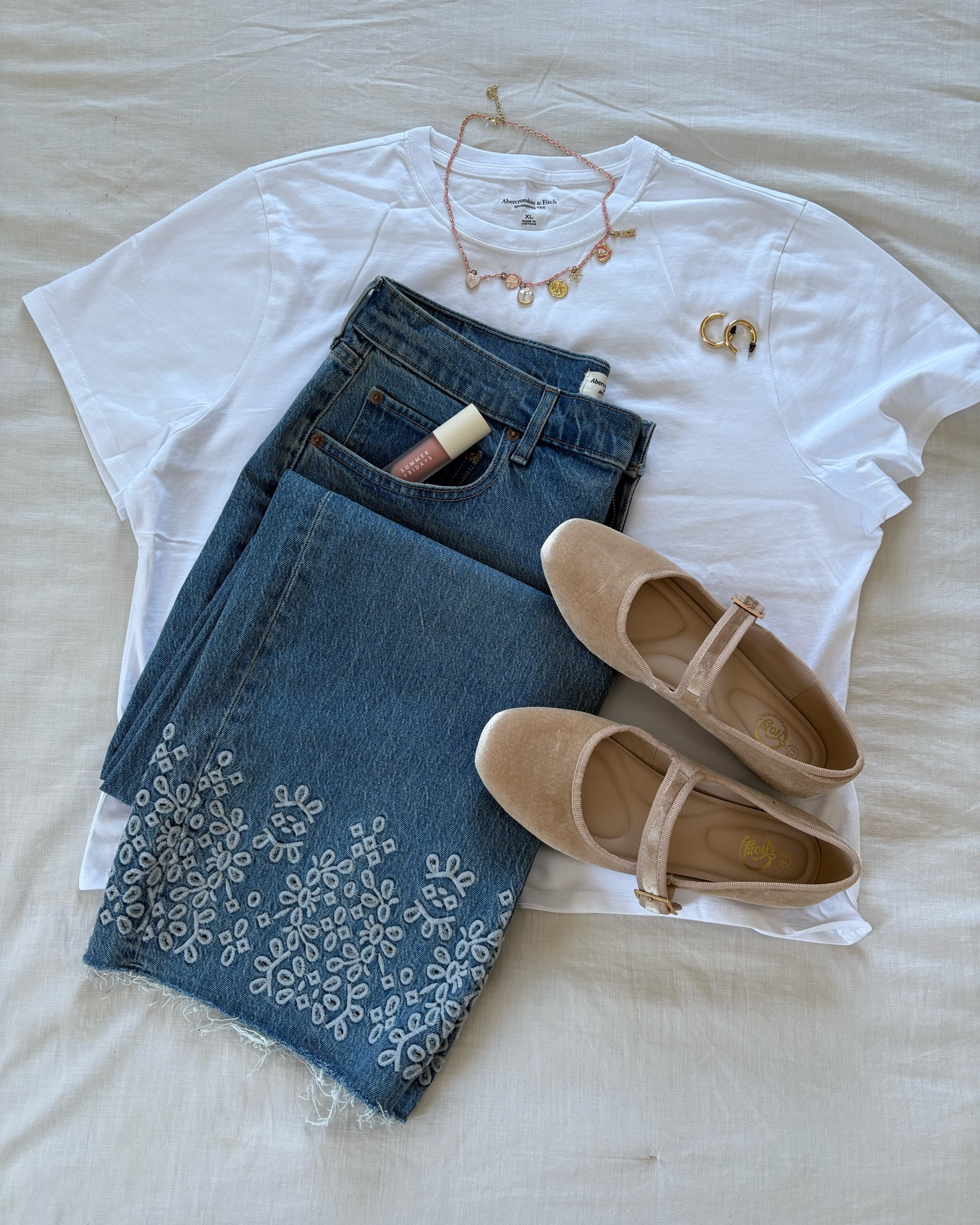 Absolutely obsessed with this outfit. The details on this denim is INCREDIBLE! And they’re clearance! 
$54 with an additional 20% off!

@abercrombie

#LTKSaleAlert #LTKootd #LTKSeasonal