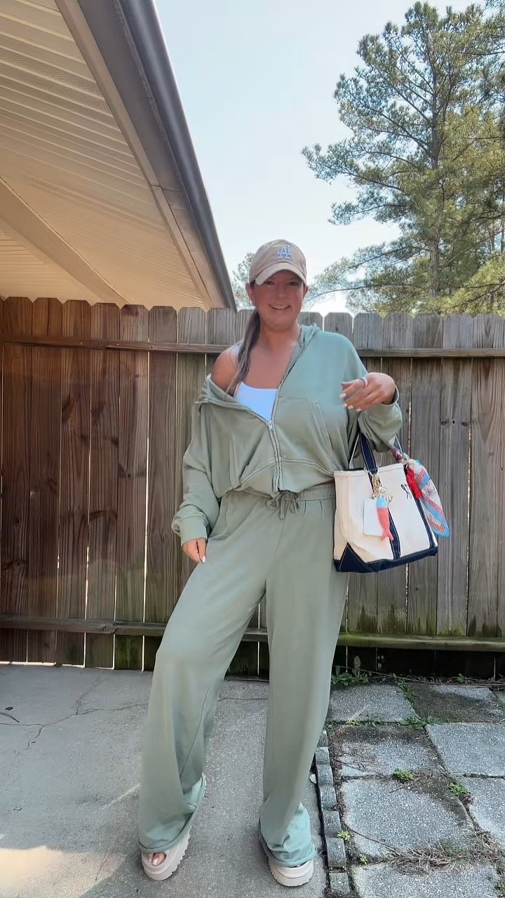 The cutest, most comfortable matching set for spring! Easily styled to be dressed up or down. Such a good find from Gap! 

#LTKSaleAlert #LTKootd #LTKSpringSale