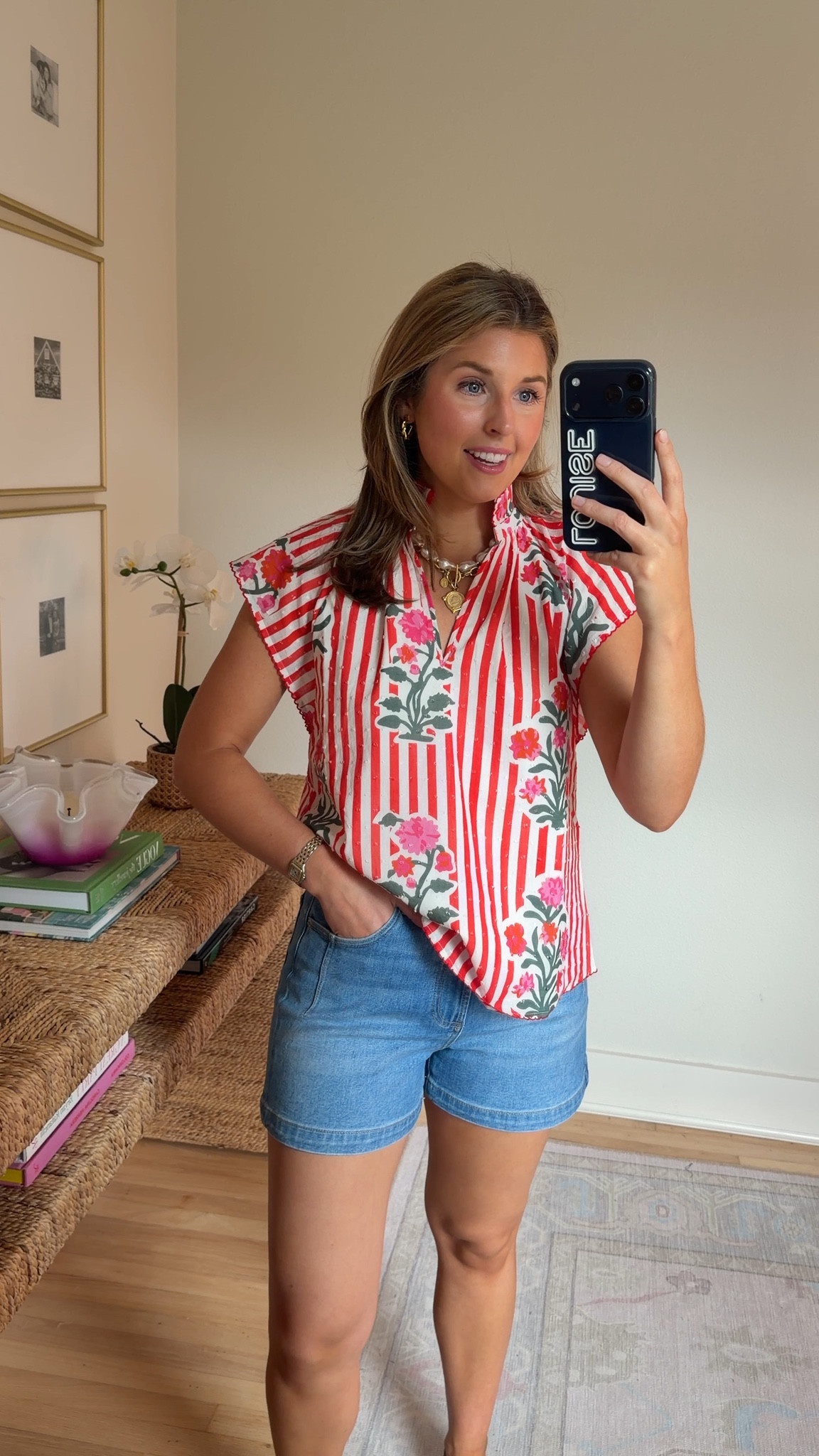 Summer outfit idea perfect for the 4th of July! Wearing an XS in top and 26 in shorts!