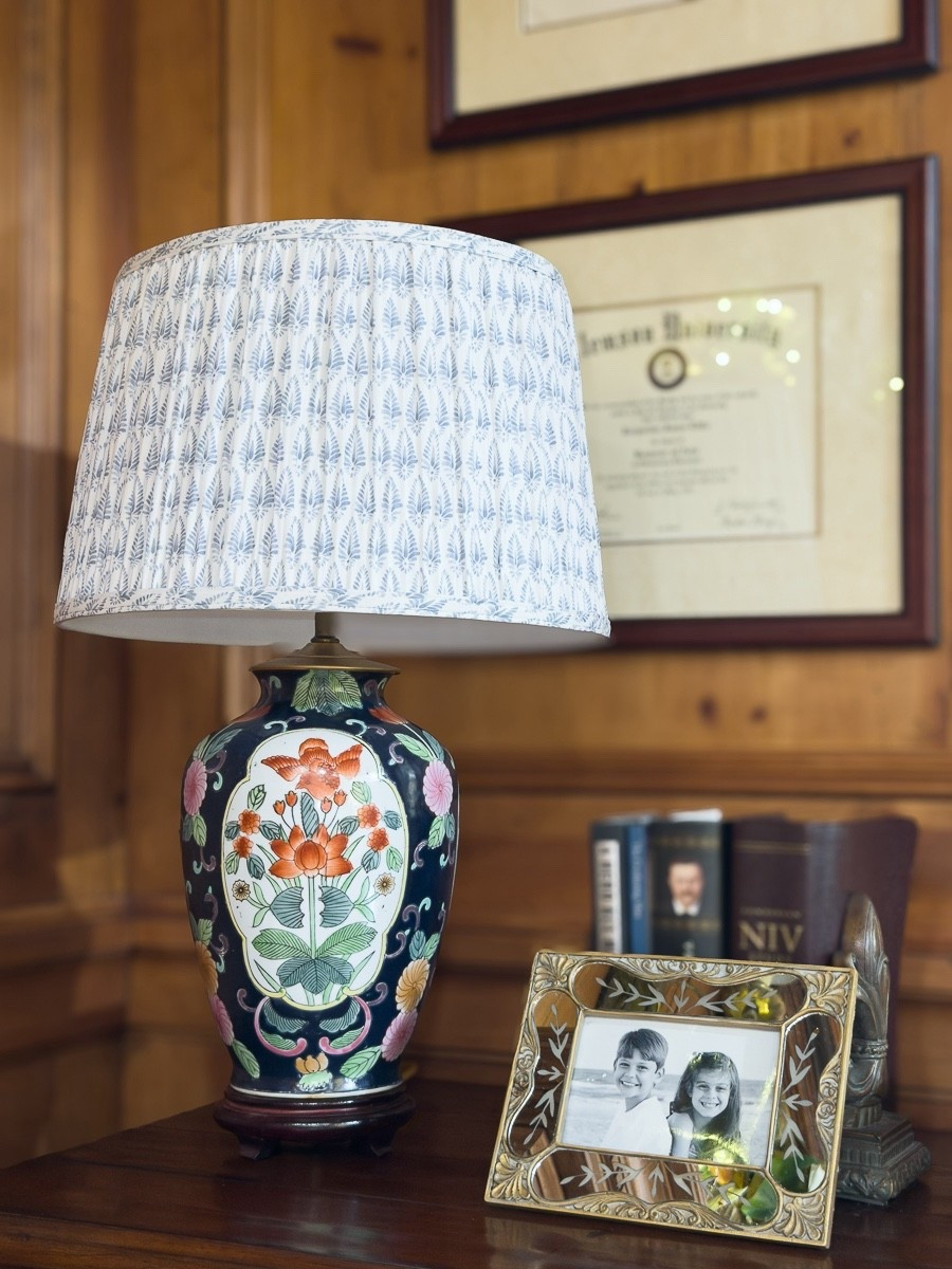 These Ballard Designs block print lamp shades are perfection! Multiple sizes and color options! 



#LTKHome #LTKFindsUnder100 #LTKStyleTip