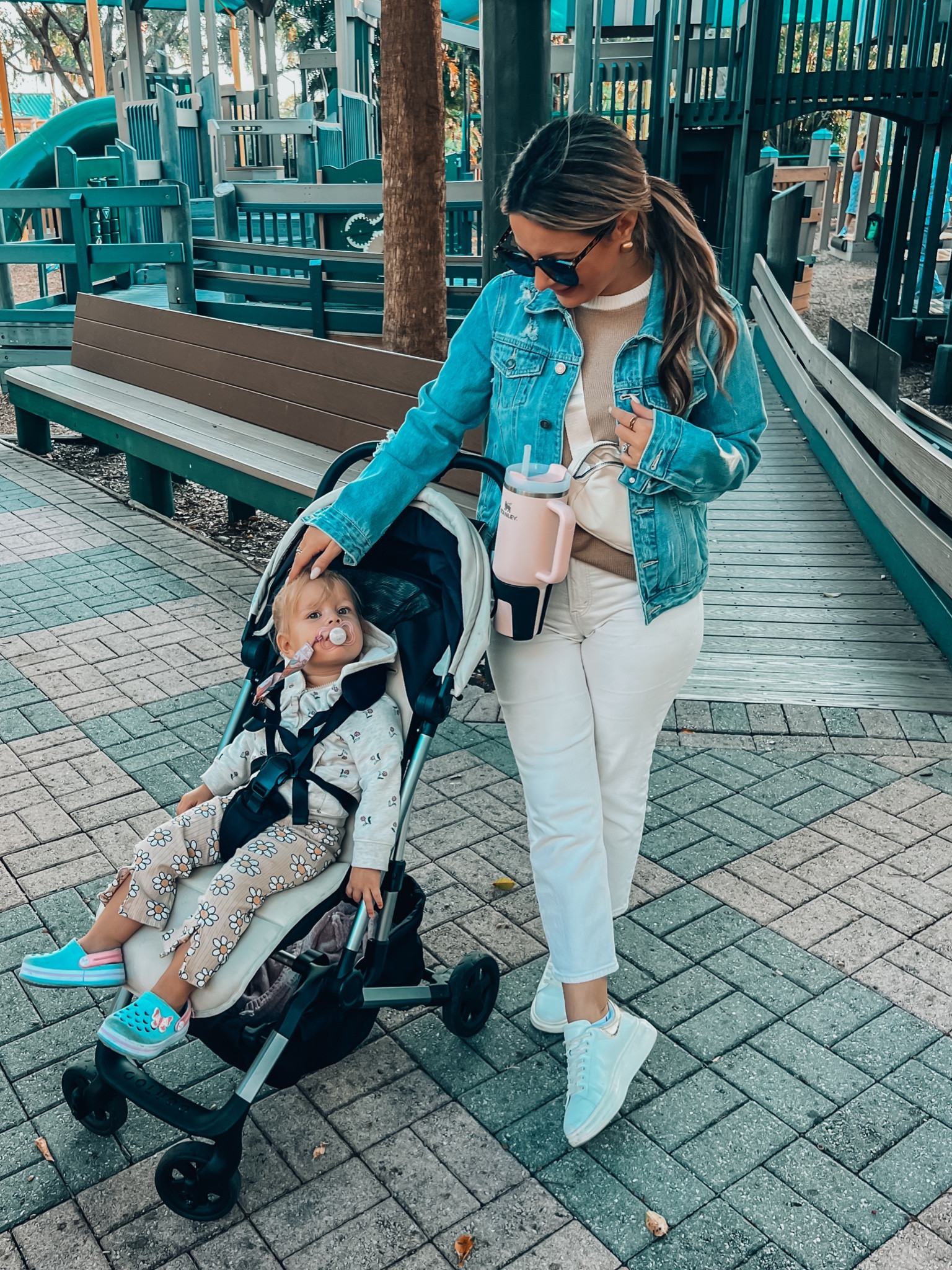 Afternoon walk before family dinner dates 🌴☀️🌸💓 

#LTKtravel #LTKSeasonal #LTKkids