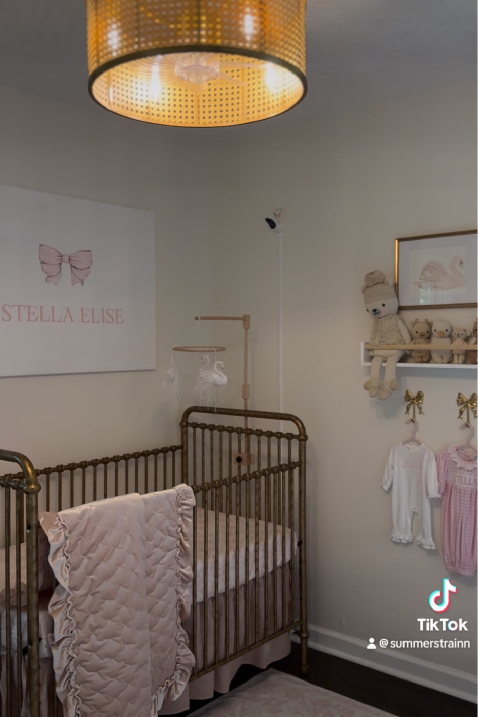 Stella’s room deets! 