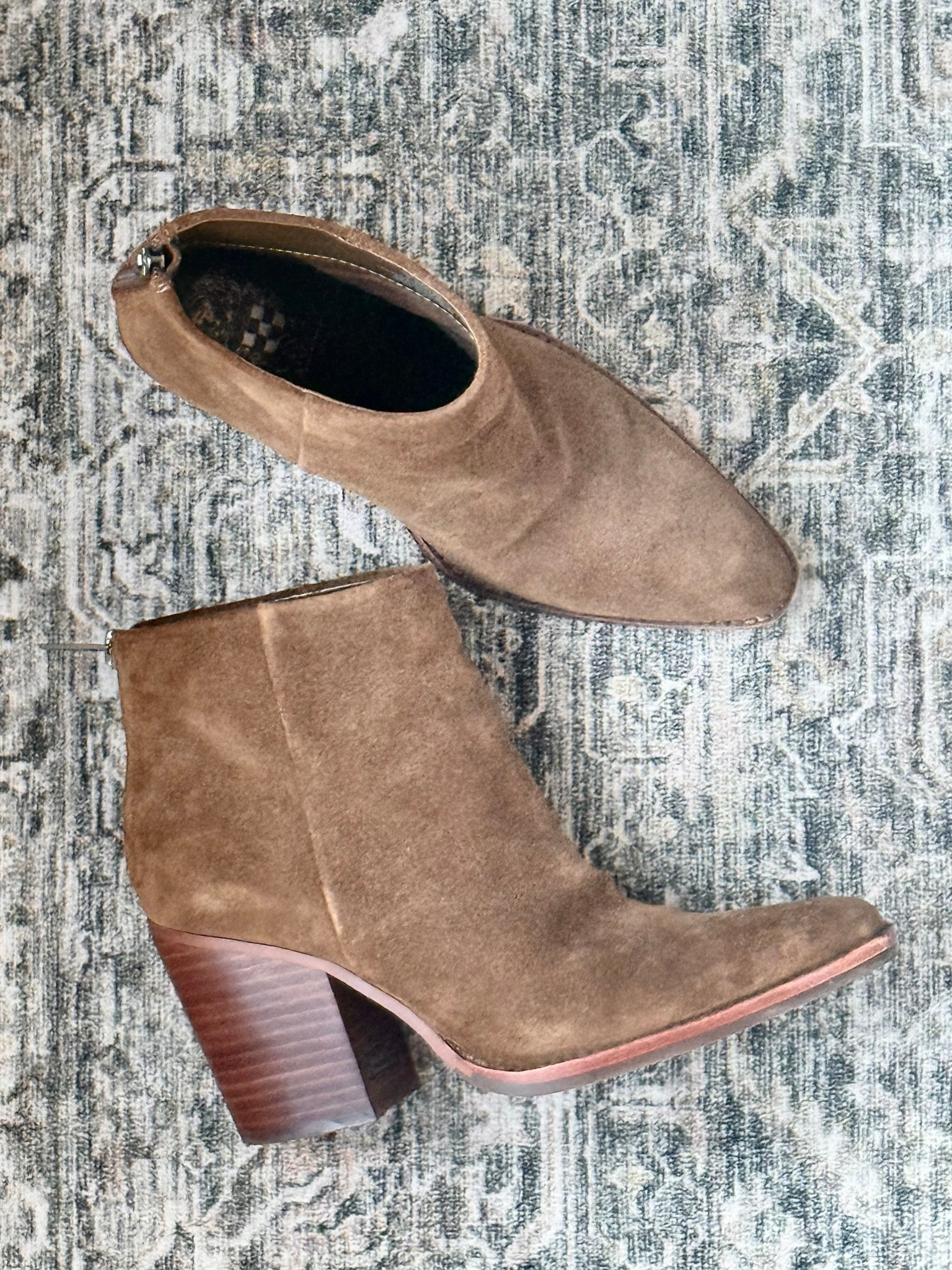 The cutest fall boots! Pointed toe, suede, best part? A zipper on the heel!

#LTKShoeCrush #LTKStyleTip #LTKWorkwear