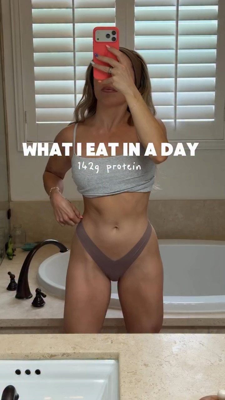 Your reminder that fat loss doesn’t need to feel miserable to work. 🤍

A small calorie deficit, a little more movement, and a lot of consistency goes a long way. 

#whatieat #fdoe #fatloss #reversedieting #bodyrecomposition

#LTKfitnessgoals #LTKActive #LTKvlog