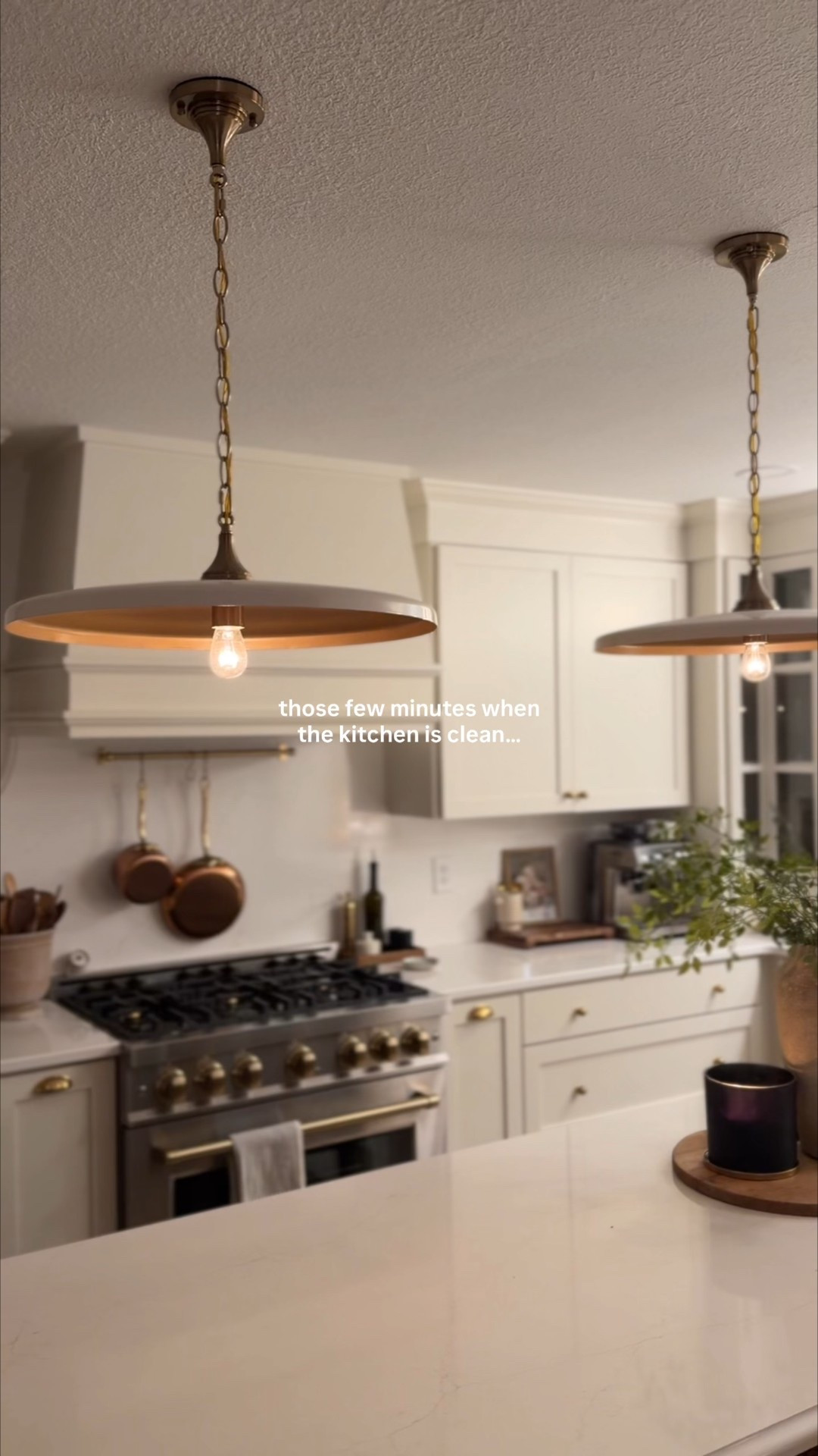 Glowy kitchen views at night 🌙 



#LTKHome