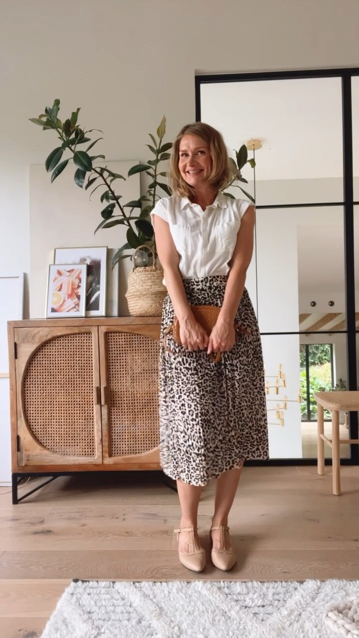 Love a good pleated midi skirt! #autumnstyle #autumnfashion #autumnoutfit

#LTKunder50 #LTKeurope #LTKSeasonal