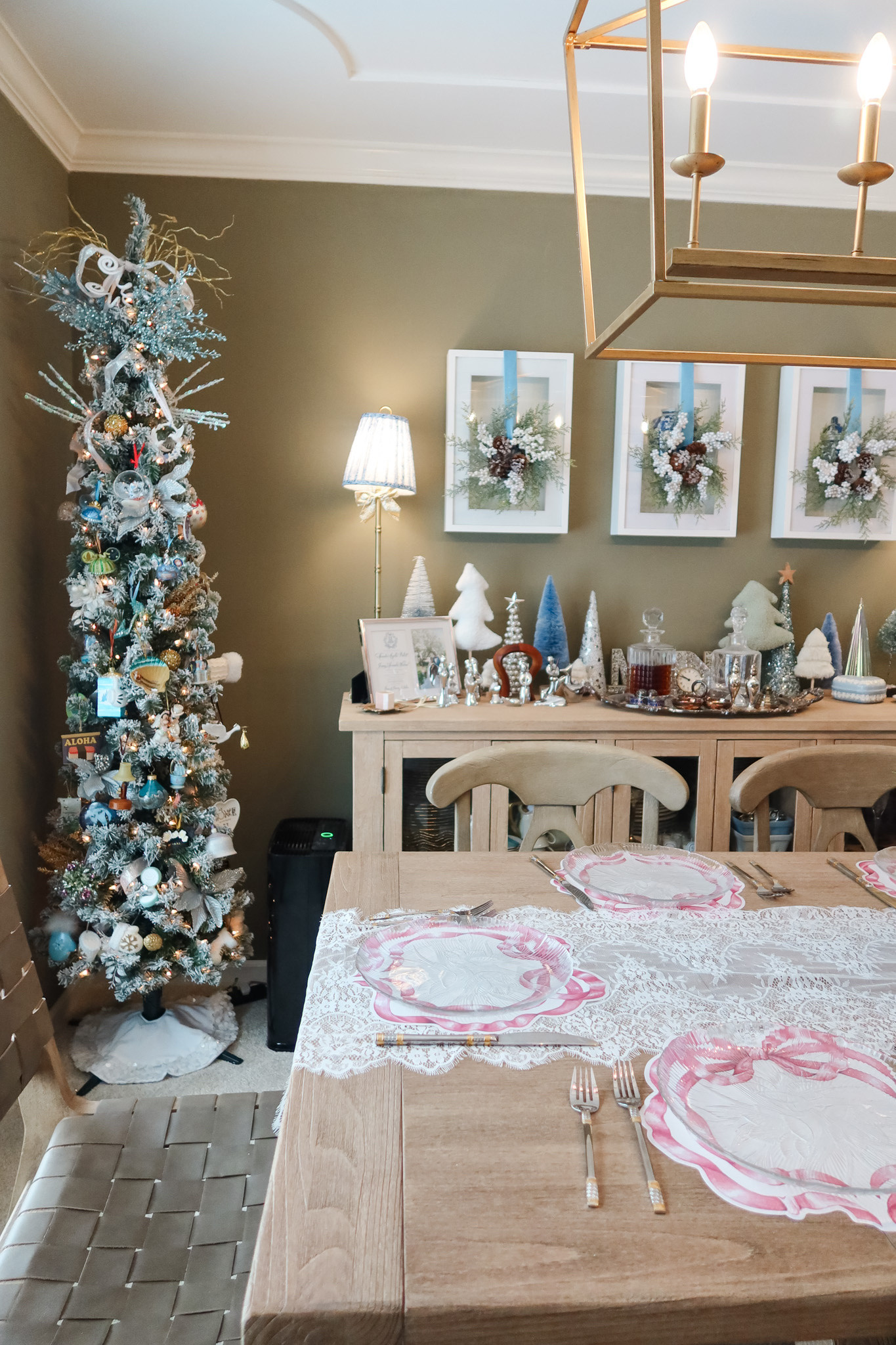 Christmas dining room decor! 

Dining room decor / Christmas decor / grandmillenial Christmas decor / grandmillenial Christmas decor / grandmillenial home / grandmillenial dining room / grandmillennial home 

#LTKHoliday #LTKHome