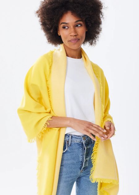 Alice Walk just released this yellow cashmere wrap for Daffy weekend, and I feel like I need it!

#alicewalk #cashmere #cashmereweap#daffyfestical #daffodil

#LTKstyletip #LTKFestival #LTKSeasonal