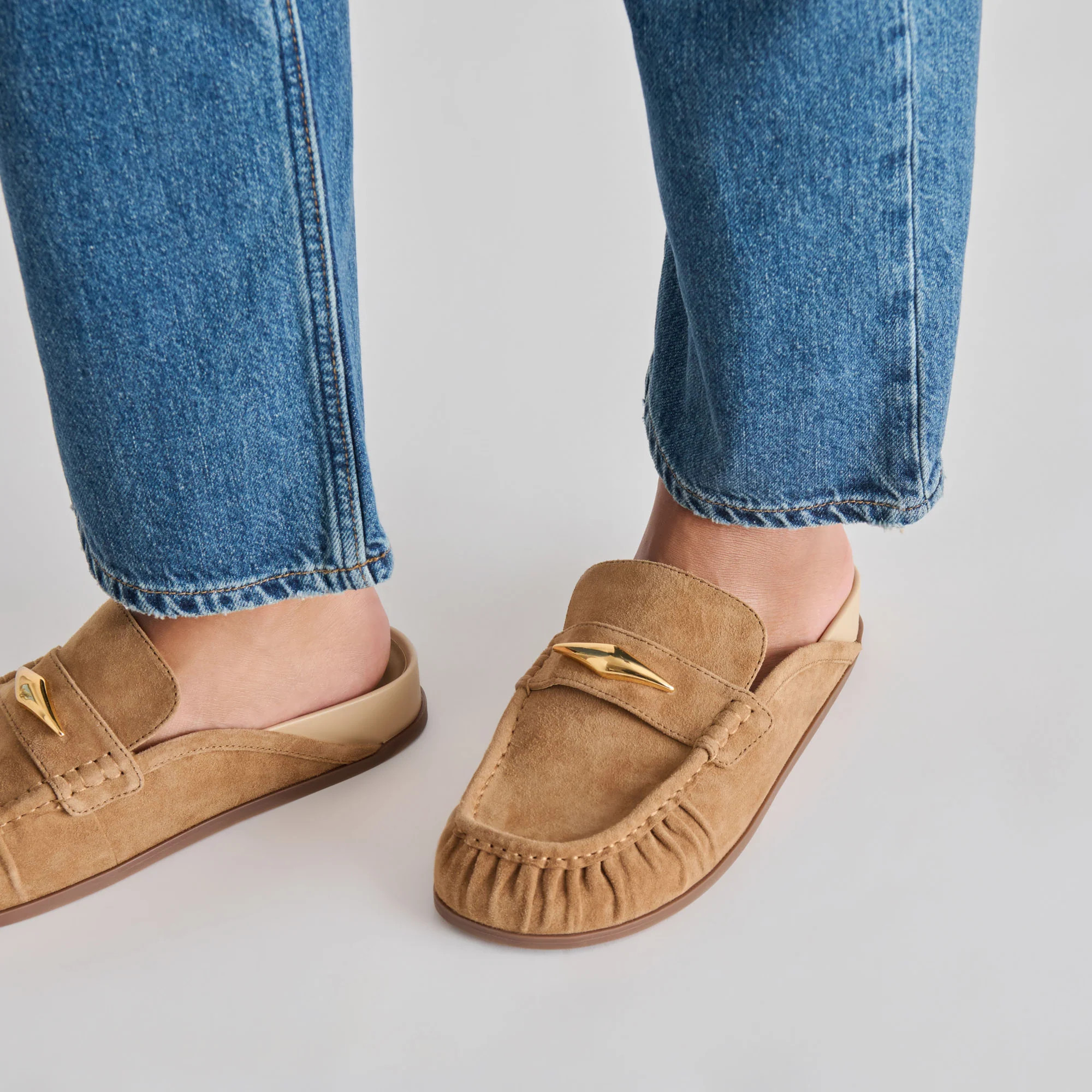 Jodero Flats Lt Brown Suede | DolceVita.com