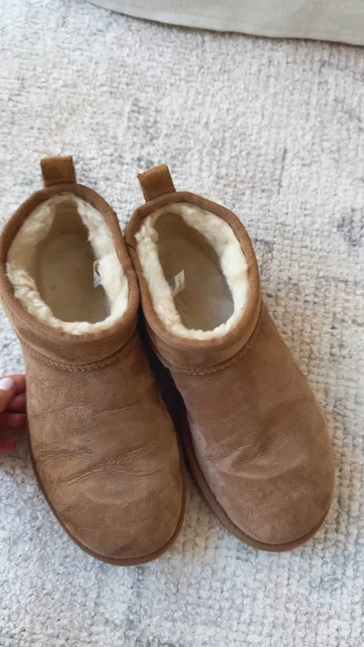 These are such a great gift idea!

Loverly Grey, Uggs, Ugg boots, short Uggs, gifts for her, college girl gifts, teen girl gifts 

#LTKShoeCrush #LTKGiftGuide #LTKSeasonal