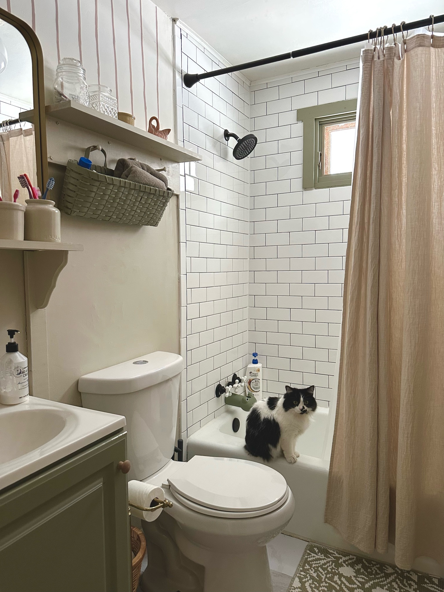 Linking as many sources for my bathroom as possible! 