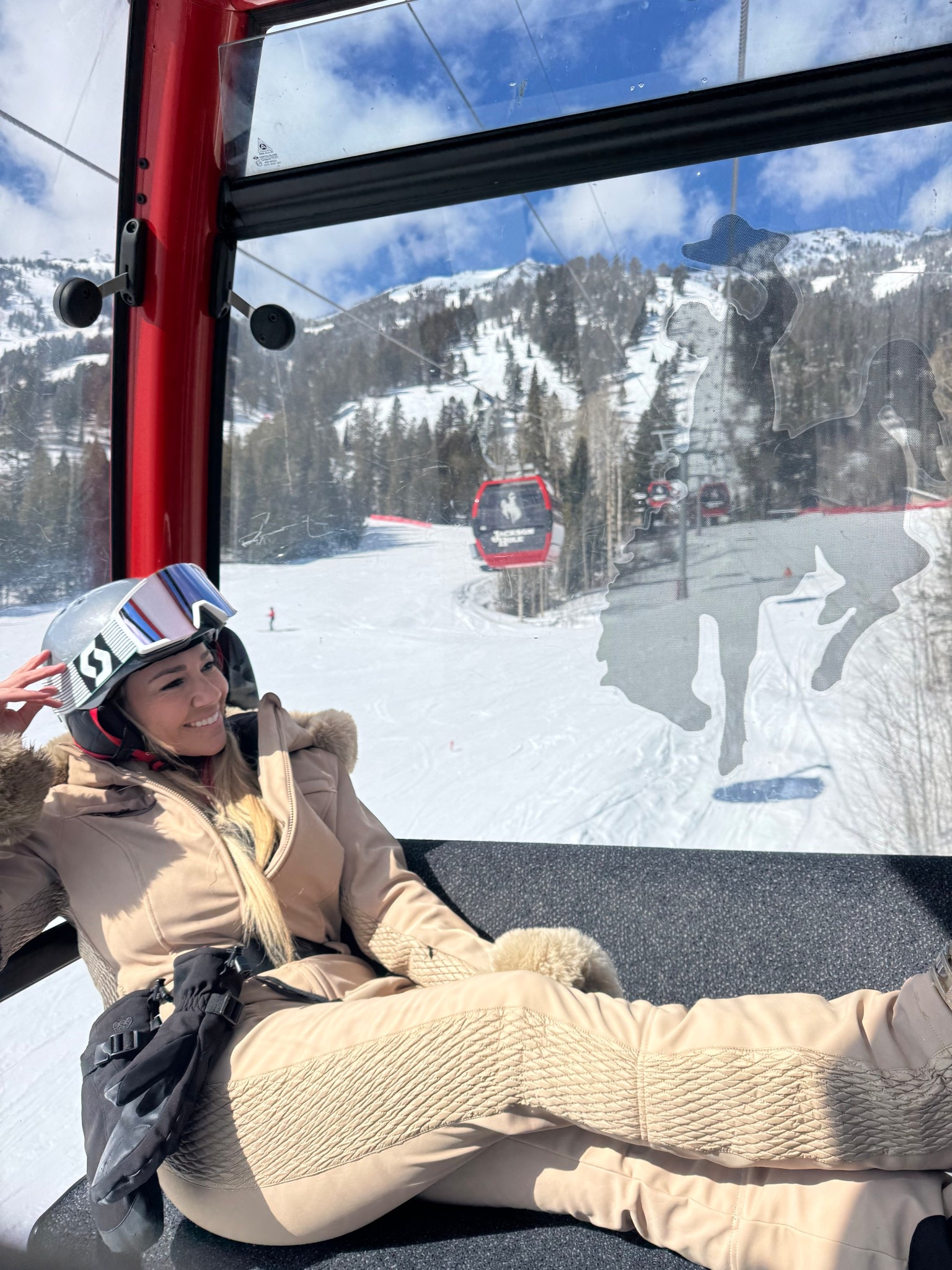 The *best* Amazon ski suit — fur trimmed — comes in multiple colors 

#LTKSeasonal #LTKActive #LTKootd