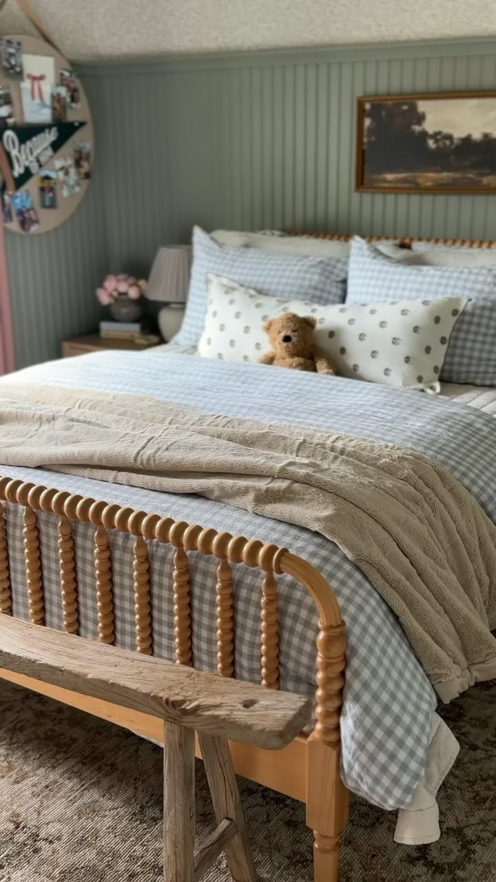 Is Piper’s room not the sweetest? I absolutely love the pattern play and muted color palette in her room 🤍

#LTKHome #LTKKids