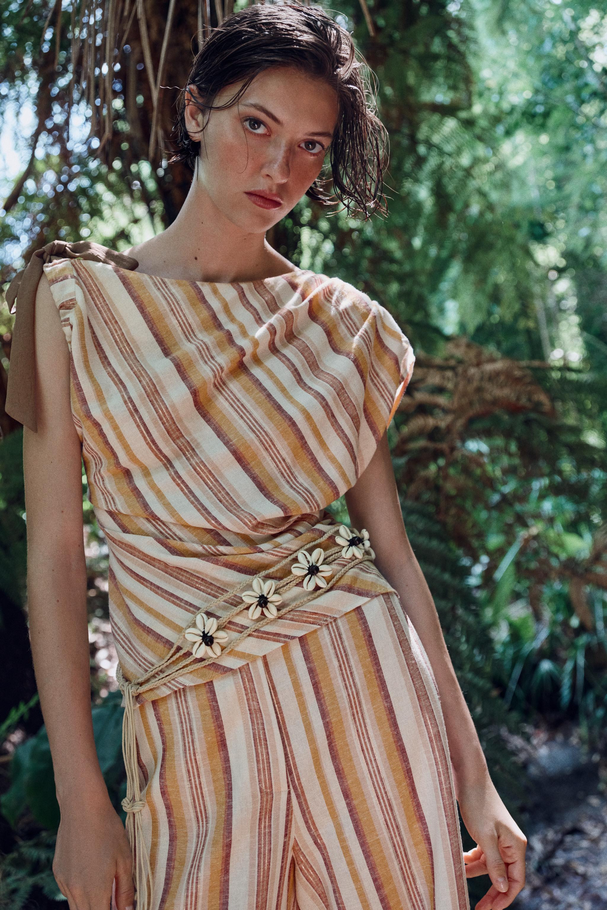 Model height: 176 cmTop crafted from a linen blend with metallic thread. Featuring a boat neck, a... | Zara DE