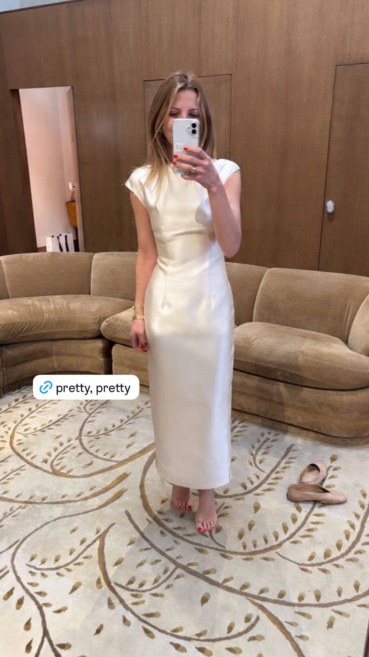 Pretty, pretty! This dress is so luxe 

 