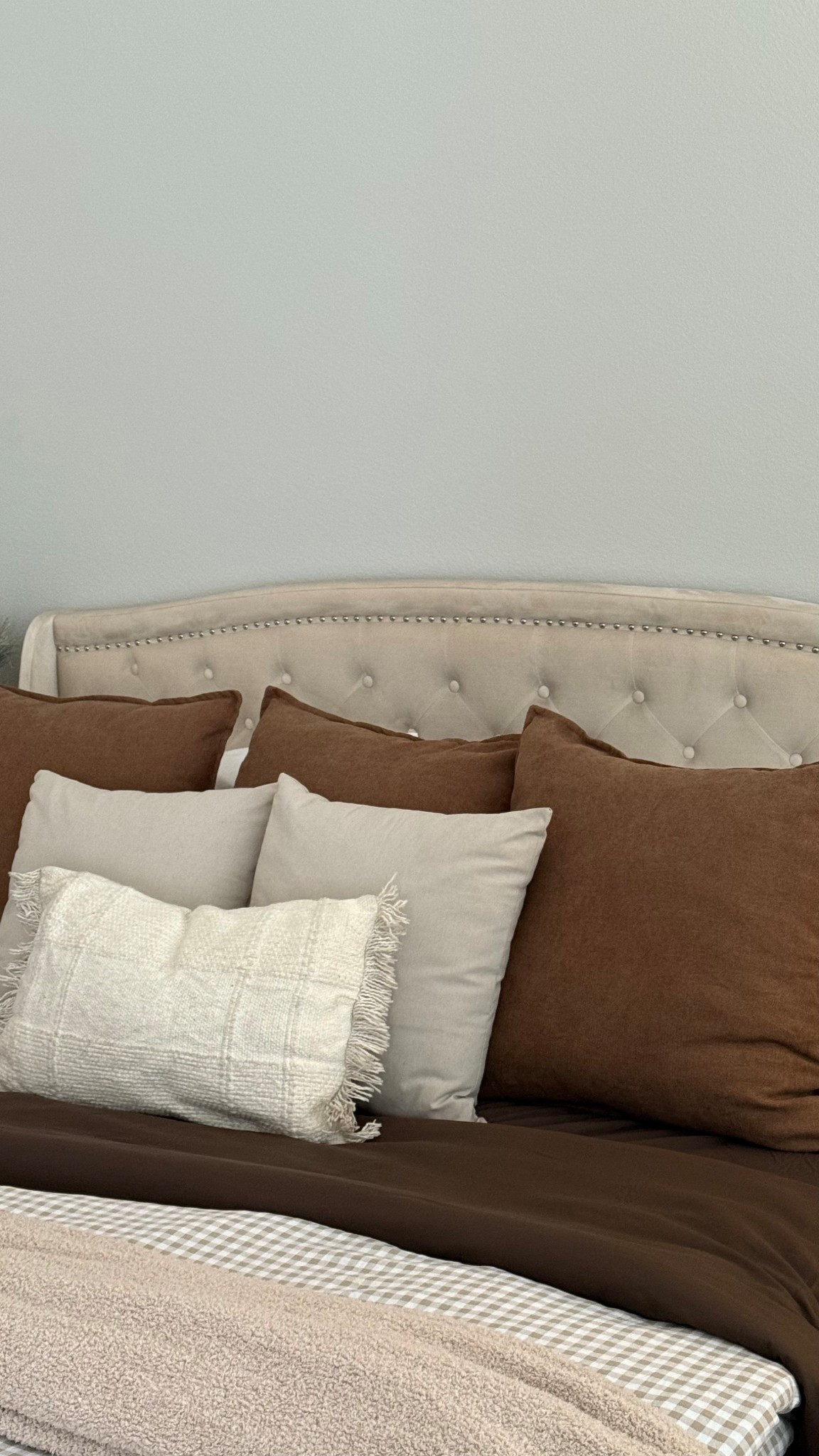 Something about brown bedding makes me feel so cozy! 

#bedding 

#LTKHome #LTKSeasonal #LTKmorningroutine