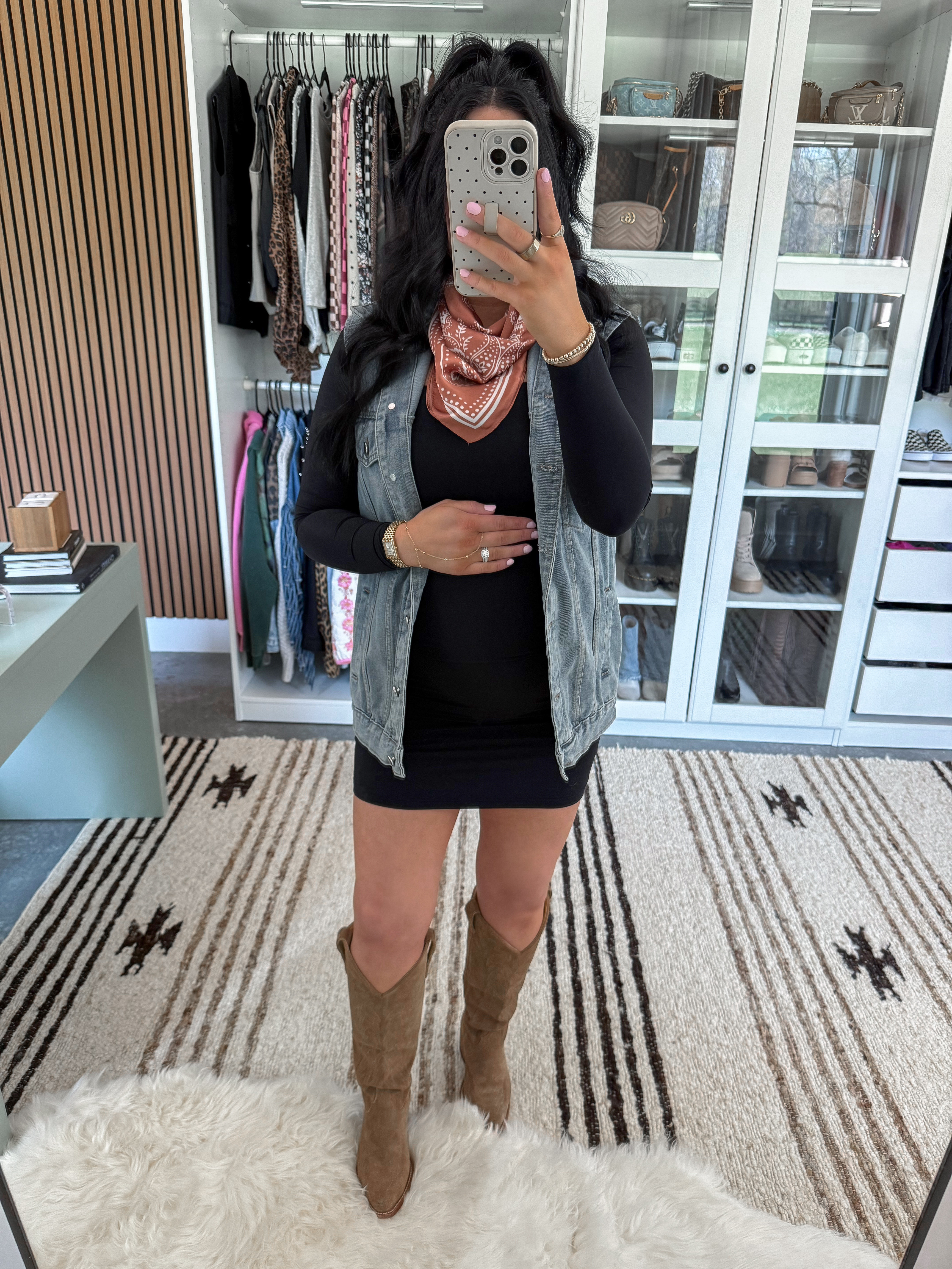 Simple Western OOTD 🖤

Mini Dress - small (great stretch - very bump friendly!)
Denim Vest - xs (A2 Blue color option)

Love this super simple western look! Would be perfect for your next country concert or even a Nashville trip! Paired this black mini dress with an oversized denim vest, a satin scarf & my brown cowgirl boots! 

 

 

#LTKootd #LTKSeasonal #LTKBump