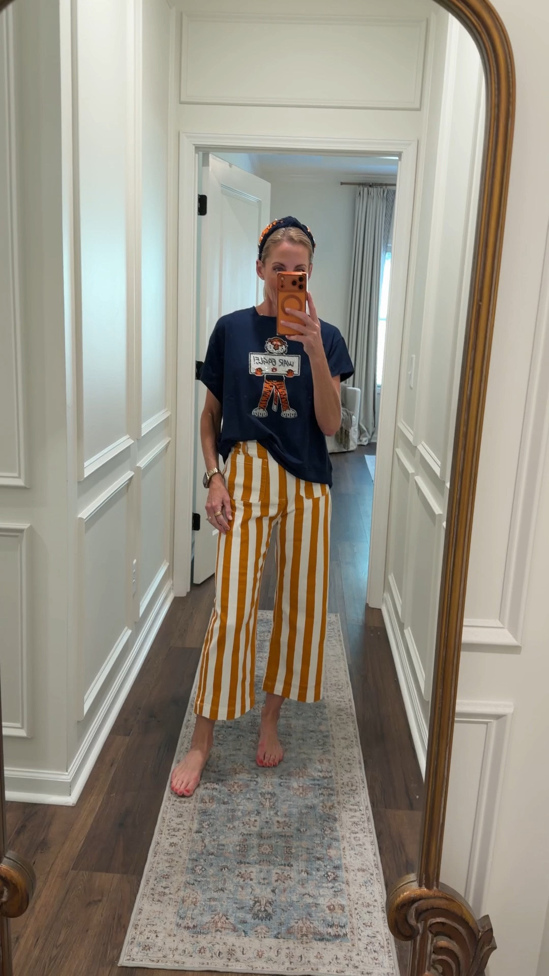 The Willow tree has some great game day options as well. I love this top paired with my favorite Amazon jeans. 
@The Willow Tree #ad
