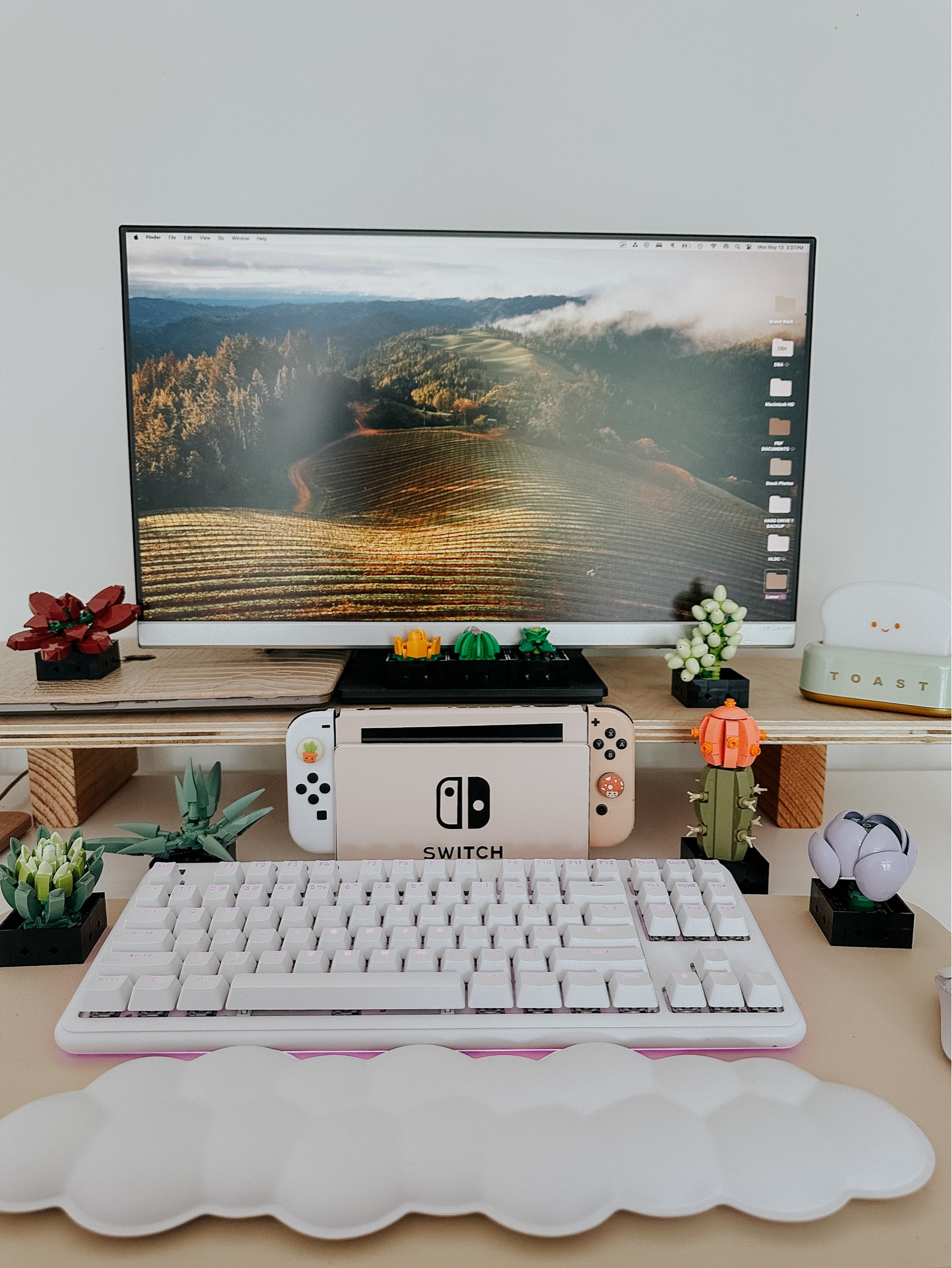 Cozy desk setup 🖤

#LTKHome