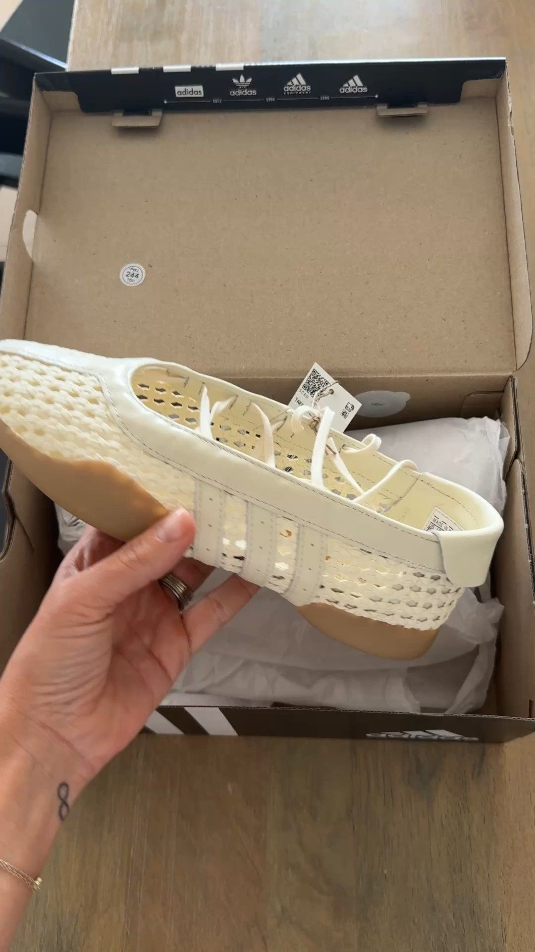 New @adidas flats for summer! I love how they look like sambas but are a ballet flat twist 

Summer shoes
Sneakers 



#LTKActive #LTKMothersDay #LTKSeasonal