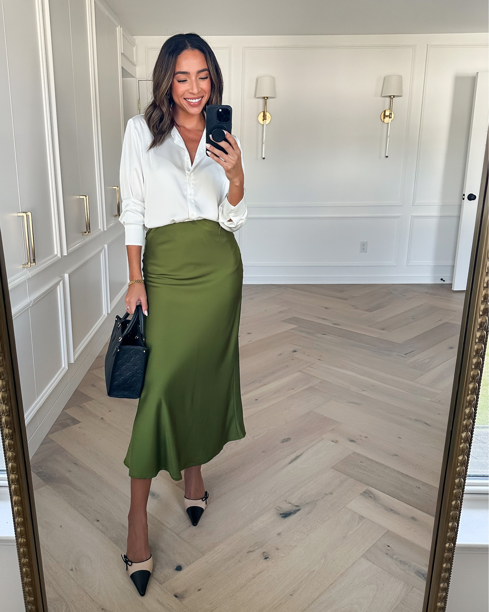 Nena Evans X Petal & Pup is live! Wearing the ivory satin Narissa top in size small (runs slightly oversized, size down for a more tailored fit) and a size small in the olive Nellie satin midi skirt (tts, elastic waistband pull on style).








Smart Casual workwear
Satin button down outfit
Satin midi skirt outfit 
Fall transition outfit
Work to weekend 
Petal and pup


#LTKworkwear #LTKstyletip #LTKunder100