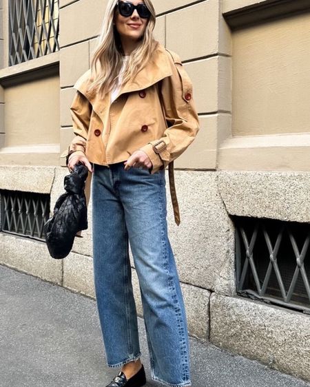 I have been loving this look on Pinterest! Def need to have a cropped trench coat to my closet! 
