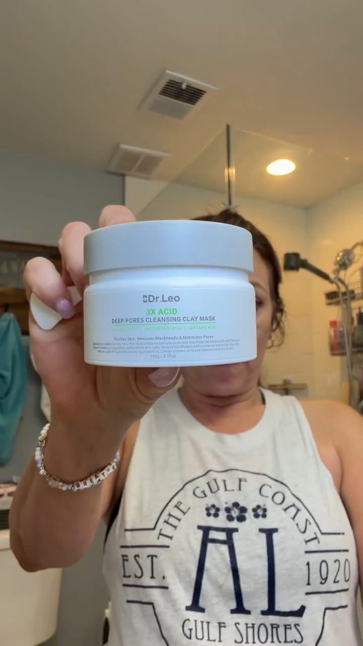 Dr. Leo clay mask with mineral clays and exfoliating acids designed to help unclog pores, control oil and smooth skin texture overtime. LEO OFFICIAL STORE PH #drleo #claymask #porecare #skincareroutine #blackhead