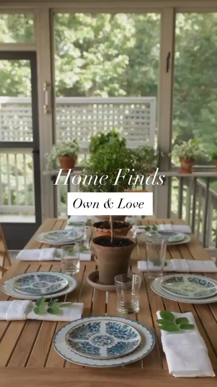 Home decor finds blue and white home outdoor dining indoor outdoor rug grandmillennial home decor 

#LTKHome #LTKSaleAlert