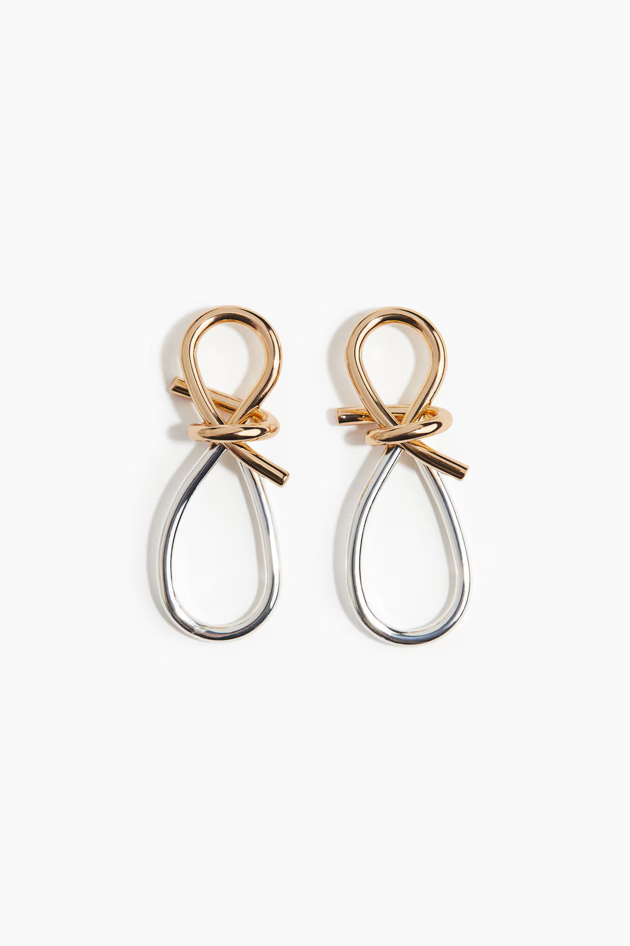 Knotted earrings | H&M (UK, MY, IN, SG, PH, TW, HK)