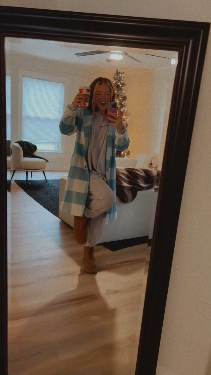 Coffee run fit ☕️ 
#style #ootd #winterfits #outfits #loungewear

#LTKsalealert #LTKstyletip #LTKfit