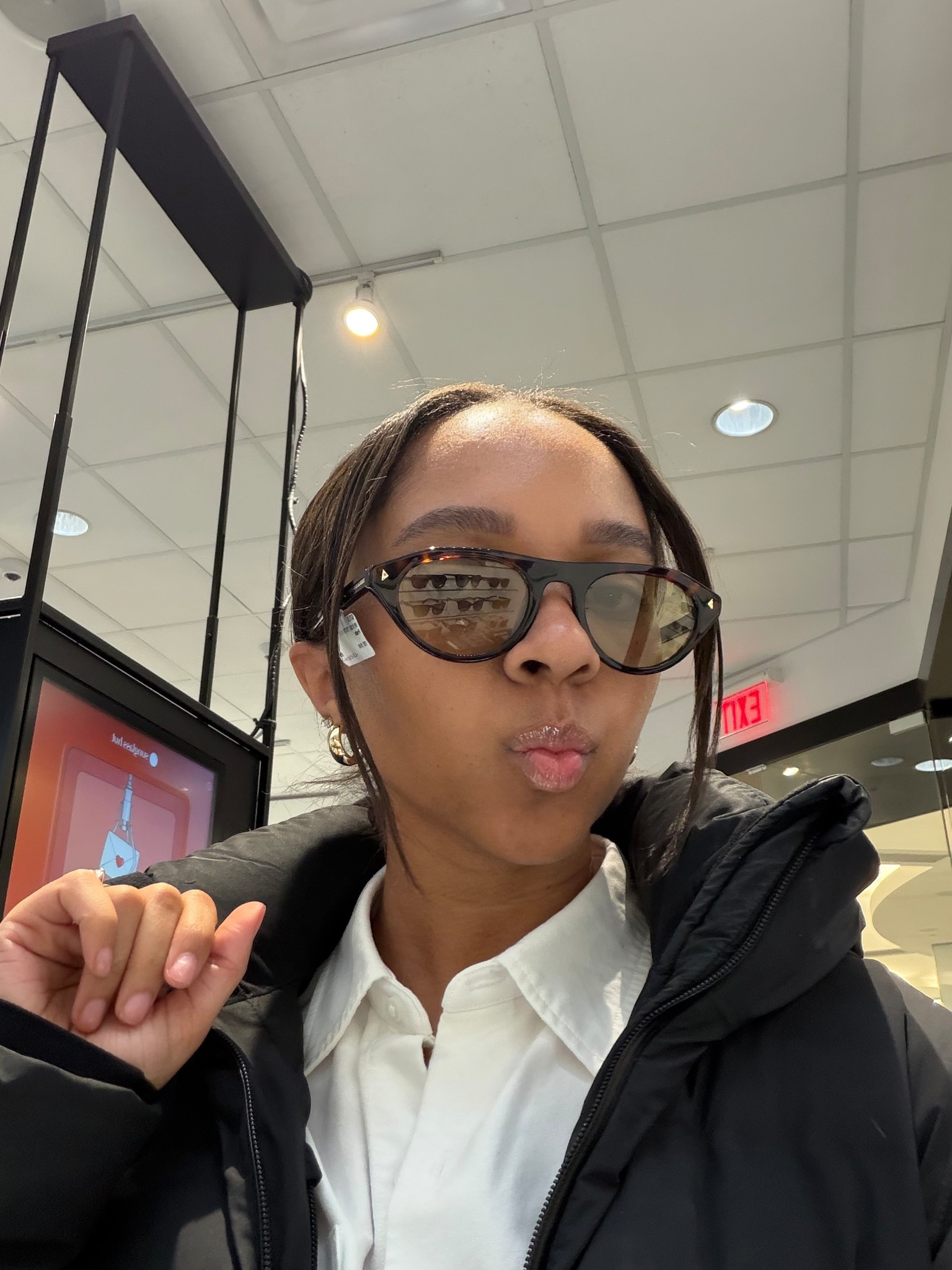 Prada sunglasses!! Sunnies, sunglasses, sunglasses hut