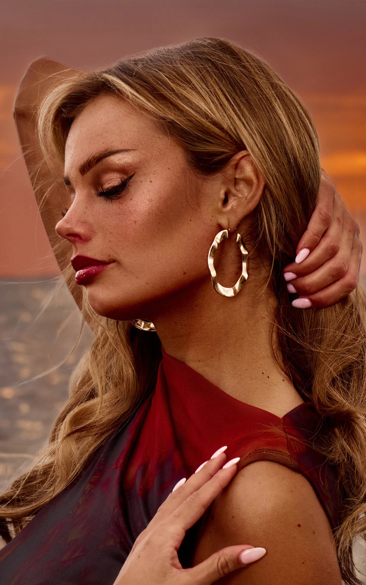 Gold Abstract Wave Hoop Earrings | PrettyLittleThing UK