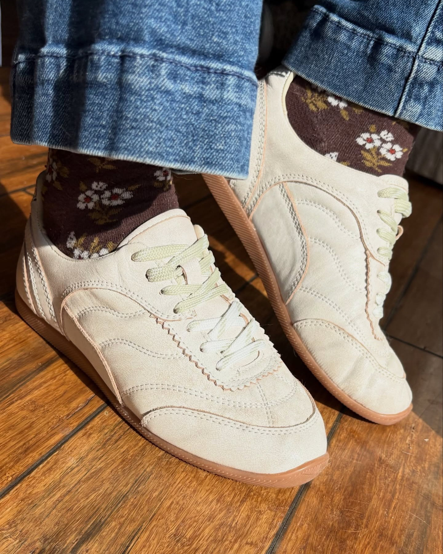Laini sneakers from @dolcevita in off white crackled leather - a cute and comfy option for spring 🌸

#dolcevita #dolcevitashoes #dolcevitapartner #fashion #ootd

#LTKgrwm #LTKootd #LTKTravel