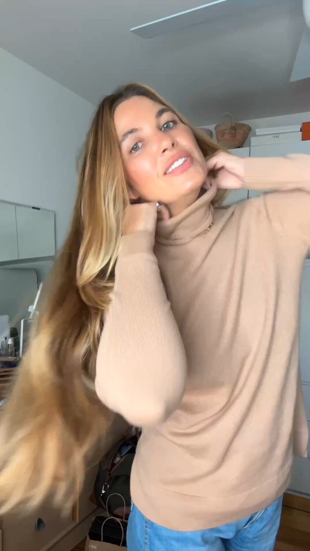 If I needed to get ready for a holiday party in a rush (which is always the case), here is exactly what I would reach for:
Sweater: Medium in Camel
Primer: Glow
Foundation: 3WO
Blush: Radiant blush
Eyes: Shade 1 Sepia
Lips: 550 Red Shock
Fragrance: Cairos

@NeimanMarcus #NeimanMarcus #NeimanMarcusPartner

#LTKHoliday #LTKdayinmylife #LTKBeauty