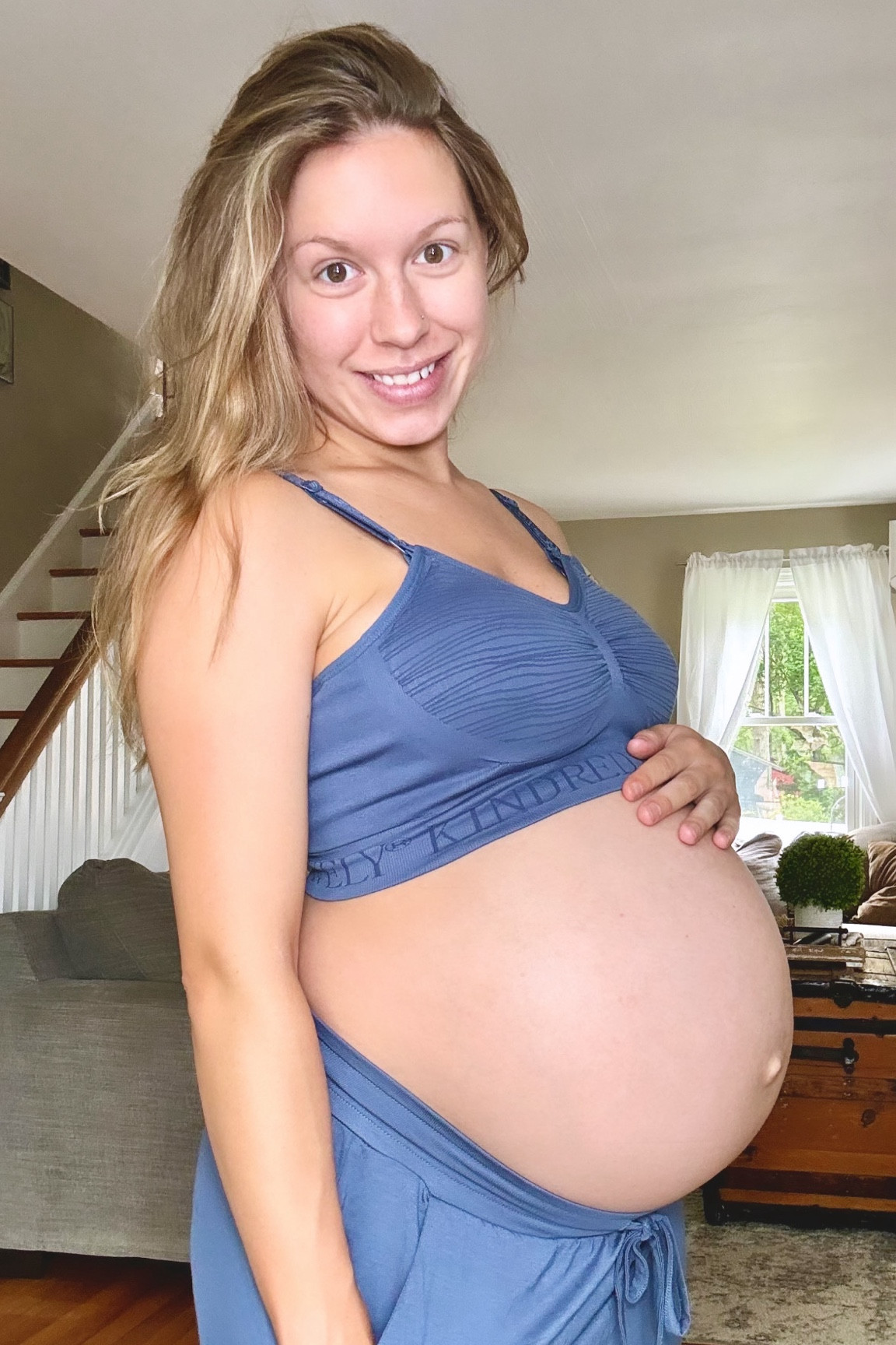 I was 38 weeks pregnant here , these bamboo pants are literally the most comfortable pants ever and I love that this bra is a nursing AND hands free pumping bra .
Pants-Medium 
Bra-Medium Regular 
#pregnancy #pregnant #comfy #loungewear #maternity 

#LTKBump #LTKBaby